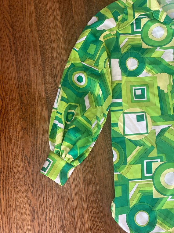 70’s psychedelic green geometric design blouse si… - image 3