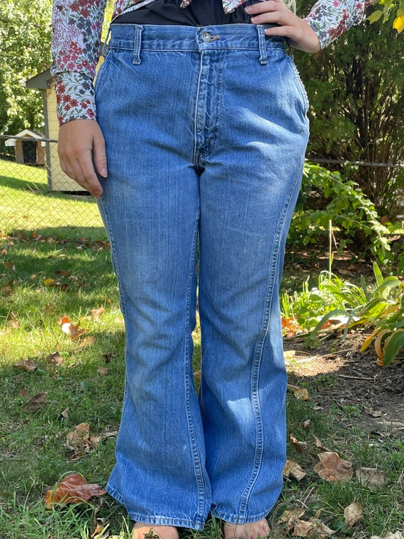 Vintage 1970’s Levi feather tab bellbottom jeans … - image 1