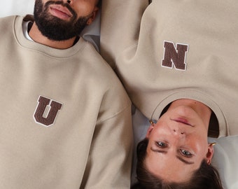 Partner Sweater mit Wunschbuchstaben Collage Patches bestickt | Couple hoodies | matching hoodies | Valentinstags Hoodies