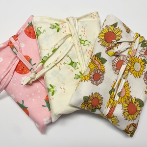 Cambiador de bebé de franela con bolsa de transporte. Bonito cambiador de franela estampado. Cambiador de viaje. Regalo de baby shower.