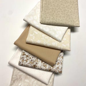 Low volume fabrics fat quarter bundle set of 7. Cotton print fabric for sewing. Light color fabric for crafts. Quilting cotton fat quarters.