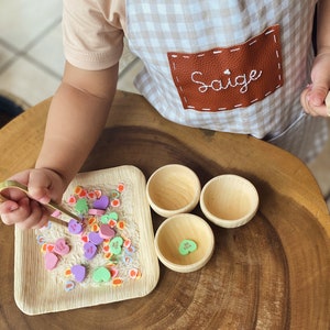 Konversationshjärtan Alla hjärtans dag Montessori färgsorteringsleksak. Sensorisk aktivitetsleksak för Alla hjärtans dag. Montessoriaktivitet för lärande barn.