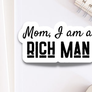Mom, I am a rich man Aufkleber für Laptop | Cher Zitat Wasserflasche Aufkleber | Geschenk für feministische Freundinnen zur Unterstützung der Rechte von Frauen