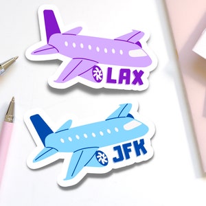 Etiqueta personalizada do código do aeroporto para comissários de bordo | Lembrança de viagem personalizada com decalque de avião | Presente para piloto de passageiro frequente