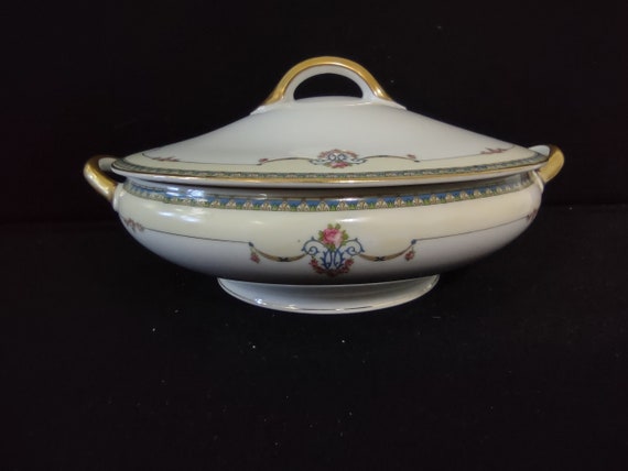 Noritake Laureate Round Covered Vegetable Soup Tureen Dish Gold Trim (lot 302)