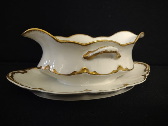Haviland Limoges Gravy Boat Plate Attached Gold Trim (lot 306)