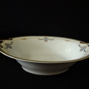 Plato ovalado para servir verduras Noritake Laureate con adornos dorados (lote 303)