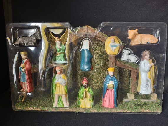 Christmas Porcelain Nativity Set 11 pc with Stable (lot 1587)