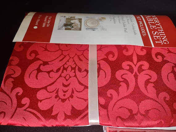 Red Table Round 70" Tablecloth Vinyl Table Pad 6 Coordinating Napkins lot 1744
