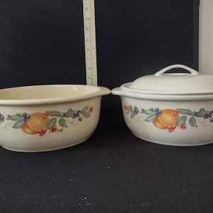 Vintage Corelle Abundance 2.5 Qt Casseroles X 2 One Lid (Lot 2965)