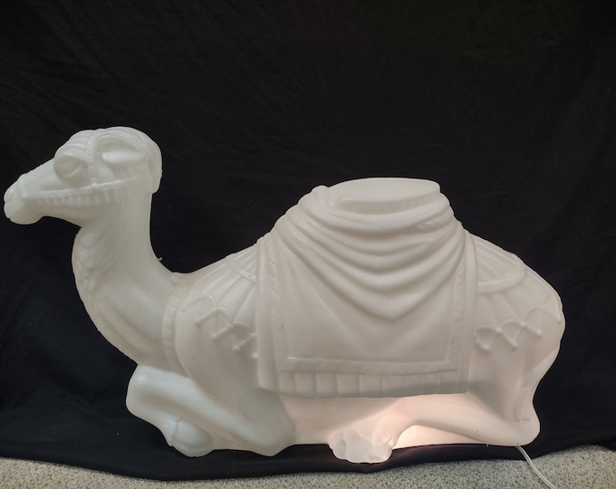 Vintage Christmas Nativity Blow Mold Marble Finish Pearl White Camel