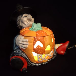 Vintage Halloween Nowell's Mold Witch with Jack-o-Lantern Pumpkin (lot 2545j)