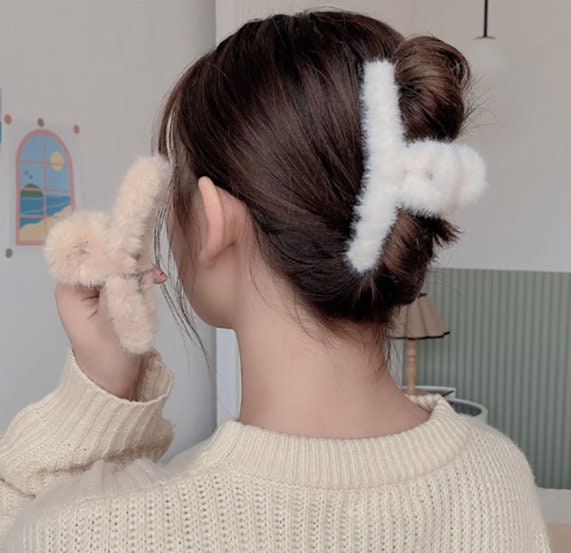 Plush Large Hair Claw Clip, Fuzzy Hair Claw Clip, Soft Hair Clip for After  Shower, Soft Faux Fur Hair Clip,fluffy Hair Claw Clip -  Canada
