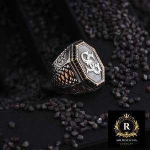 Personalizado, Nome personalizado, Logotipo da letra escrito, Pedra de zircônia preta, Design de couro de cobra, Esculpido à mão, Anel masculino de prata esterlina 925