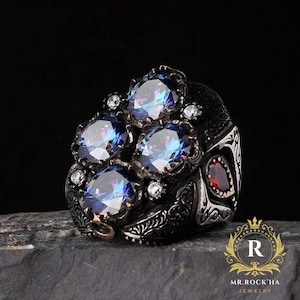 Anello da uomo in argento sterling 925 intagliato a mano: topazio mistico blu e zircone rosso