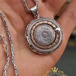Collar con medallón y colgante de plata de ley 925 con versos del Corán "Suras del Mal de Ojo", cadena bizantina de 2 mm y 60 cm, ideal para hombre.
