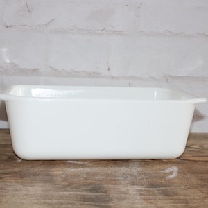 PYREX White Milk Glass 215-B Loaf Pan 9x5x3 Ovenware