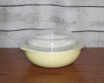 PYREX Light Yellow 2 Quart Vintage Casserole Baking Dish 024 With Lid