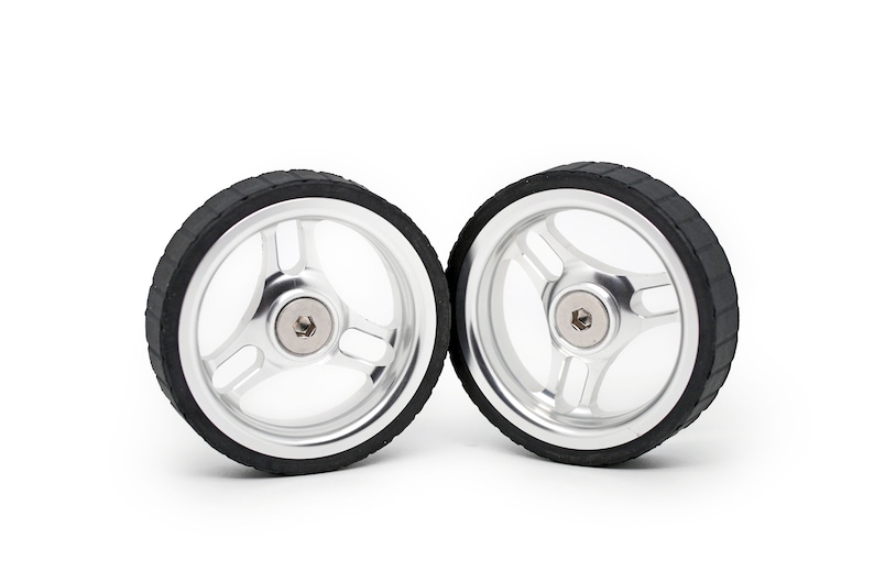 Ruote larghe e facili da montare in lega lavorate a CNC per Brompton, con design a 3 razze sdoppiate. Argento