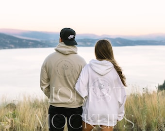 white sand 18500 Mockup Rücken Hoodie Mockup Oversized Mockup Gildan Hoodie Mockup 18500 Mockup Model Mockup Oversized Hoodie Paar Mockup