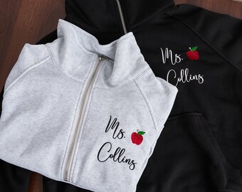 Personalisiertes Lehrer Quarter Zip Sweatshirt, Lehrername und Apple Zip Pullover, Mrs Sweatshirt, Monogrammed Quarter Zip Sweatshirt