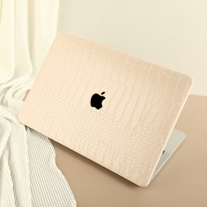 Cream Crocodile Print MacBook Hard Case, Vegan Leather MacBook Cover for Pro 14 16 M1 M2 2023 Air 11/13 Pro 13 2021 2022 Unique Laptop Case