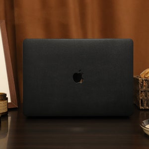 Custodia rigida per MacBook in pelle con texture nera, custodia per MacBook in pelle vegana per Pro 14 16 M1 M2 2023 Air 11/13 Pro 13 2021 2022 Custodia per laptop unica