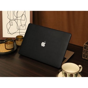 ブラックテクスチャレザーMacBookハードケース、ビーガンレザーMacBookカバー、Pro 14 16 M1 M2 2023 Air 11/13 Pro 13 2021 2022用ユニークなラップトップケース