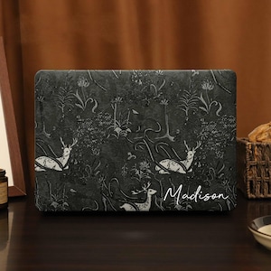Forest Deer Print Leder MacBook Hard Case, Vegan Leder MacBook Cover für Pro 14 16 M1 M2 2023 Air 11/13 Pro13 2021 2022Unique Laptop Case