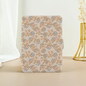 Khaki Petal Spot Print Kindle Case, Kindle Paperwhite 11th Generation Paperwhite 2021 Case, All New Kindle Case Kindle Cover with Auto Wake