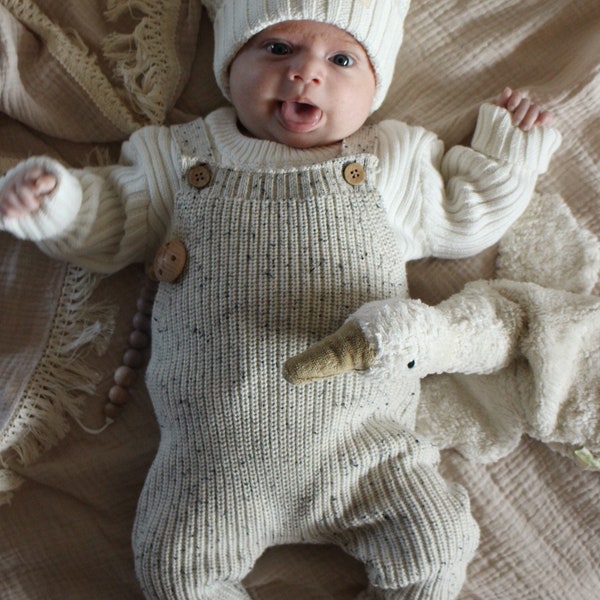 Baby Strampler Strick | Baby Latzhose | Chunky Rib Baby Hose | Nachhaltige Babybekleidung