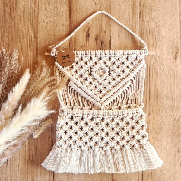 Handgemachte Makramee Wandtasche Organizer Wandbehang natur weiß / beige gemütliche Boho Deko Wanddeko Wohndeko Geschenkidee