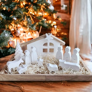Handgefertigte Weihnachtskrippe Moderne Krippe mit Holztablett gemütliche Weihnachtsdeko Winterdeko Weihnachten Skandi Deko Bild 5