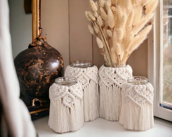 Handmade macrame vases in boho style natural white / beige cozy boho style decoration table decoration flower vase living room decoration spring decoration