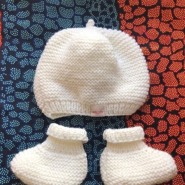 baby hat and slippers, birth, hand knitted, 100% merino wool