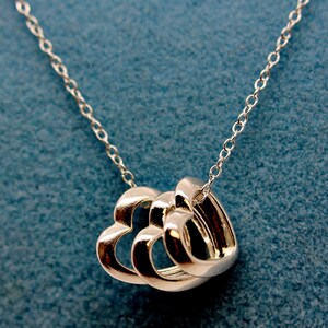 Collar de plata de ley 925 con colgante, collar con colgante de triple corazón abierto / collar con colgante de plata de ley 925