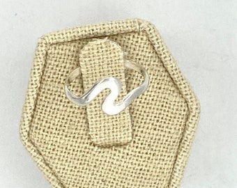 Sterling silver ocean wave dainty cute toe ring | 925 sterling silver | gifts for her | nautical