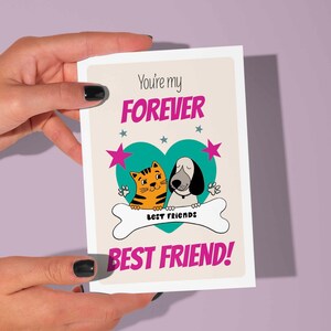 Afdrukbare vriendschapskaart met quote "You're my forever best friend!" Leuke wenskaart met kat en hond in een lief liefdeshart! (crème)