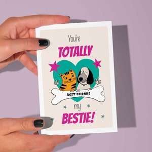 Afdrukbare vriendschapskaart met quote "You're totally my bestie!" Kinderwenskaart met kat en hond in een liefdeshart! (crème)