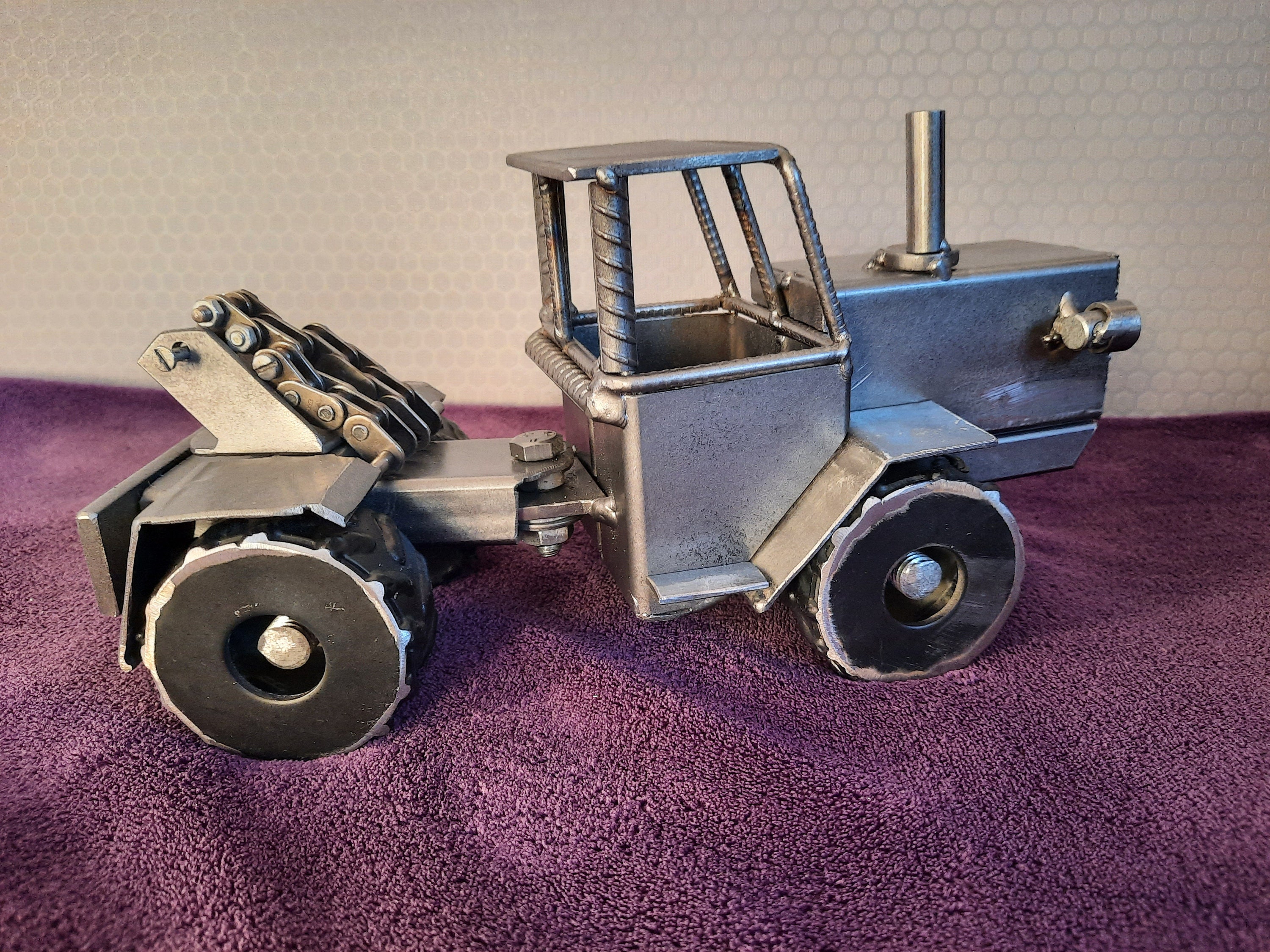 Metal tractor model/figurine