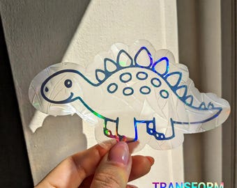 Adesivo de janela com desenho de dinossauro Estegossauro e arco-íris para decoração de quarto infantil, ideal para apanhador de sol. Perfeito para decorar a casa, o quarto do bebê ou qualquer outro ambiente. Ideal para presentear crianças em aniversários.