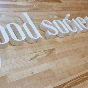 Letras 3D para letreros de exterior totalmente personalizadas. Grosor de 2,5 cm, ¡cualquier tipo de letra, tamaño o color! Nuestras letras 3D para letreros causan impacto.