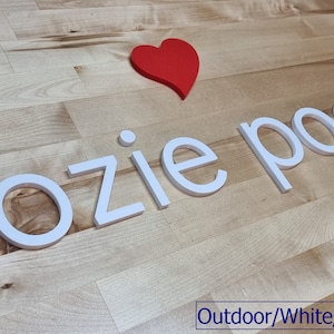 Letras para sinalização externa totalmente personalizadas. Qualquer fonte, tamanho ou cor. Perfeitas para uso externo em casa ou em qualquer ocasião! 1/3 de polegada de espessura.
