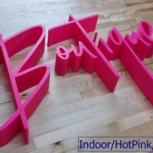 Letras de sinalização 3D de 2 polegadas de espessura totalmente personalizadas (montagem com parafuso). Qualquer fonte, tamanho ou cor! Interior. Nossas letras de sinalização 3D causam impacto