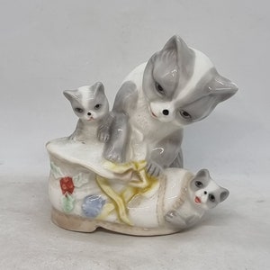 Vintage porcelain cat figurine |