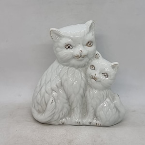 Vintage porcelain cat figurine |