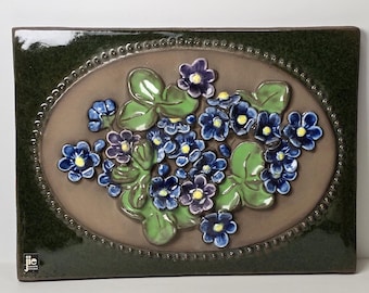 ジィー　アイモ・ニェットボリ 陶板 ベルフラワー 17cm 1974年 JIE Gantofta Sweden, MINT 16 X 12 Cm Ceramic Plaque With Beautiful