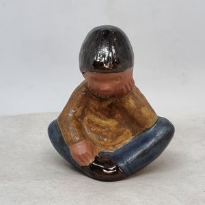 Vintage Steingut Stengods Boy Skulptur | Hergestellt in Schweden |