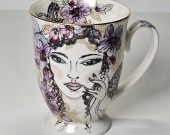 Taza de porcelana pintada a mano con diseño floral y retrato