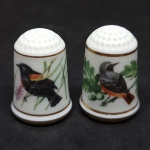 1979 Franklin porcelain collectible bird thimbles |